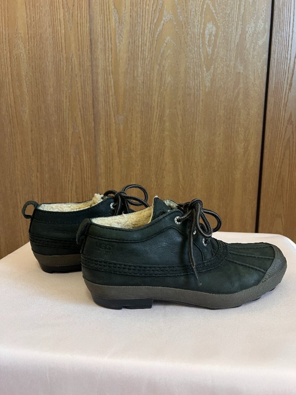 UGG Australia Magpie Shearling Lined Leather Duck Shoes Olive Size 7